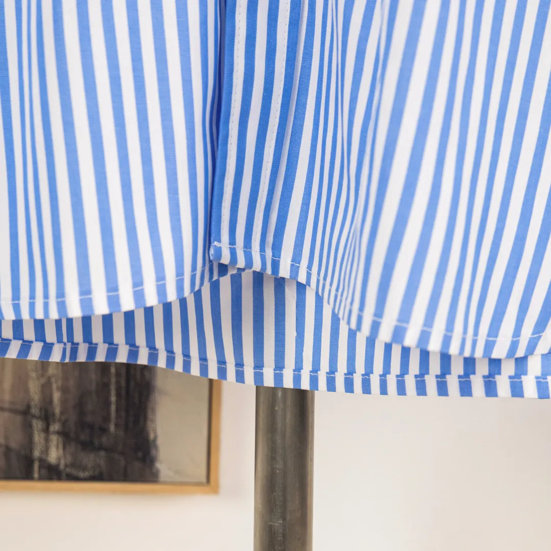 P290 zp version [Exclusive supply] Ralph Lauren/Ralph Lauren 2025SS new old-money style cotton poplin large and small striped long-sleeved casual shirt, 100% restored workmanship, embedded seams and clean edges, curved triangular bifurcation ✅100% cotton poplin, smooth feel, pre-car wash treatment, tighter yarn ✅Custom-dyed original pearlescent white bottom buttons, large and small partitions, vertical eyelets✅Special shaped chiffon foil included in the collar door tube Not easy to deform and pull. ✅ RL three-color large and small vertical striped shirt. Extraordinary isometric. Cleverly matched stripes. Multiple wear to inspire self-expression. Relaxed layering to play with the look of the four seasons. Color: red, blue, green. Size: S M L XL. Number: WW10963.
